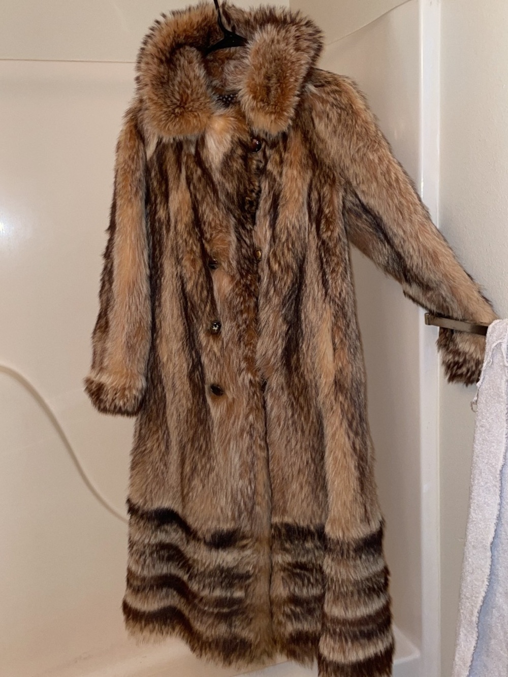 Tanuki Raccoon Racoon Fur Coat Jacket Women, FULL LENGHT COATWoman Size 4 Petite